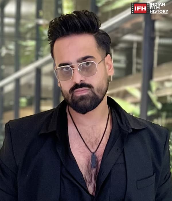 <p>Akash Dodeja</p>