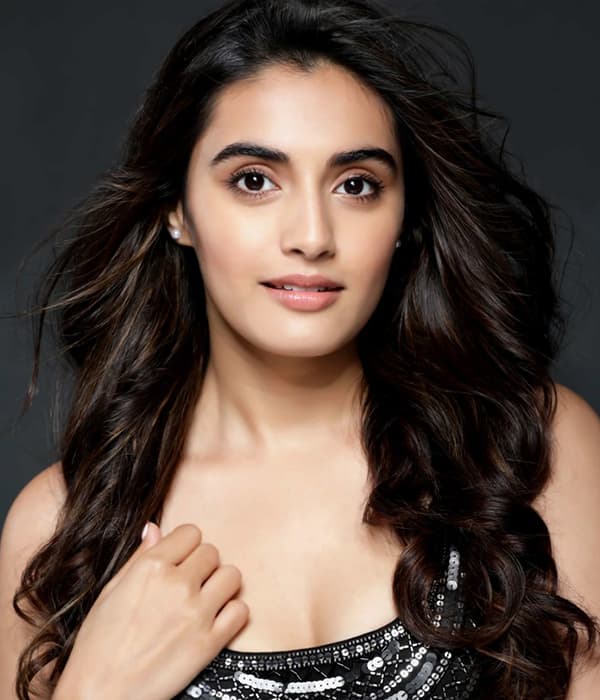 Divyansha Kaushik — Actress