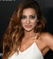 Noureen Dewulf still