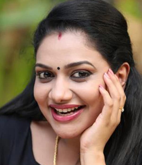 Rimi Tomy — Singer