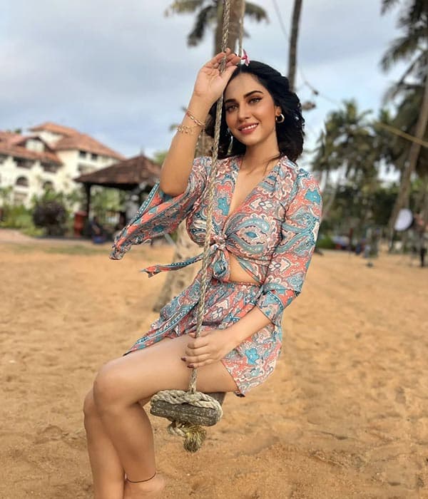 <p>Riney Aryaa<br></p>