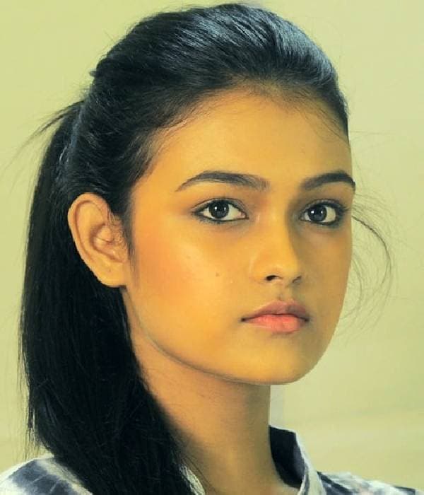 Riya Banik — Actress