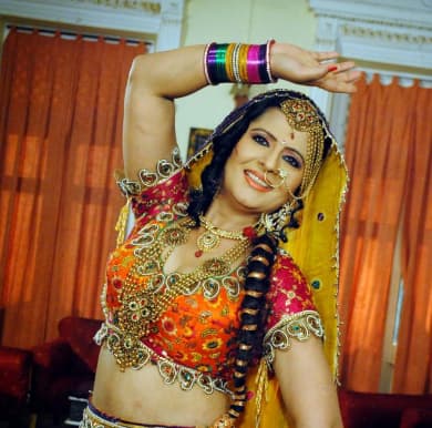 Roma Manek still