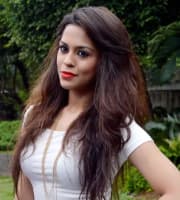 Sana Saeed photo