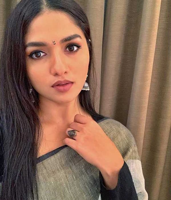 Sunaina Yella — Actress