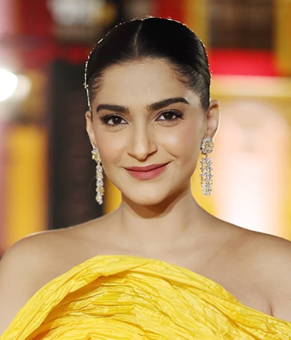 Sonam Kapoor photo