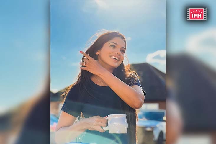 Pooja Sawant Enjoys The Sunshine In A BTS Picture From Lokesh Gupte’s Upcoming Film ‘Congratulations’