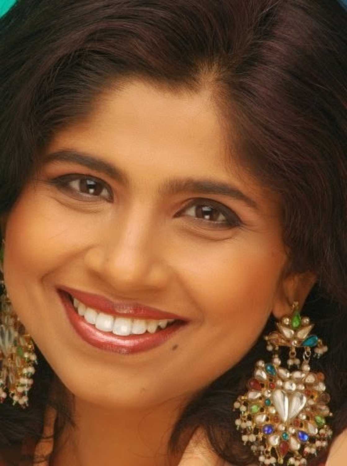 Atisha Naik — Actress