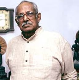 Hrishikesh Mukherjee — Director