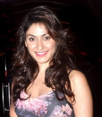 Manjari Fadnnis — Actress