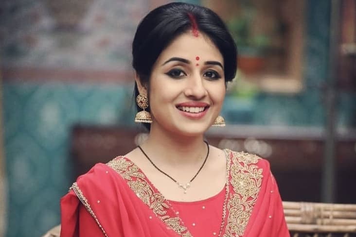 Actress Paridhi Sharma Faints On Set
