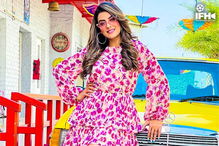 Akshara Singh Gives A Bewitching Performance On Her Song Paro