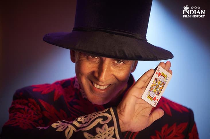 Akshay Kumar Announces The Wrap Of Atrangi Re, Dressed As A Magician