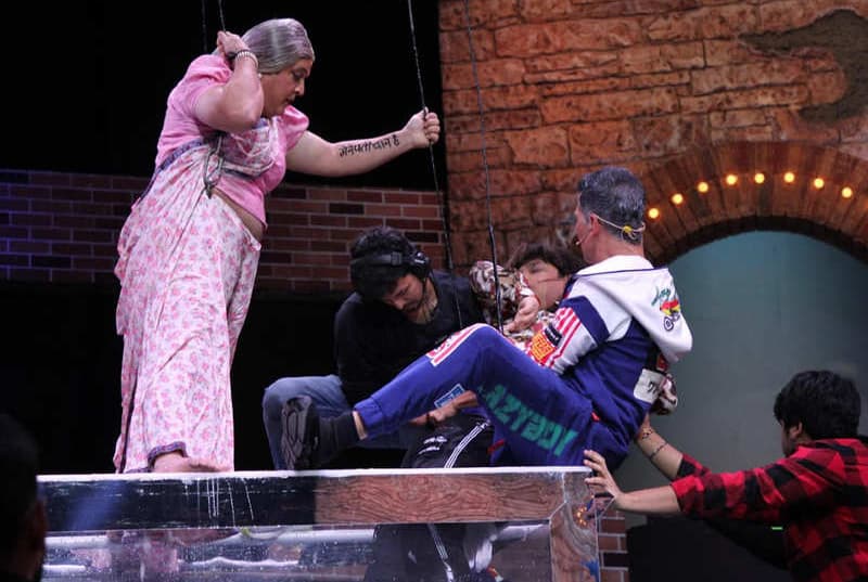 Akshay Kumar turns a savior for unconscious man on Movie Masti with Maniesh Paul