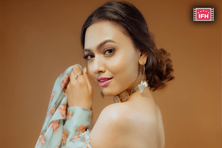 Alisha Prajapati Jets Off To Europe For Her Upcoming Gujarati Project