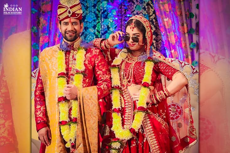 Amrapali Dubey And Nirahua Look Like A Perfect Married Couple In This BTS Picture