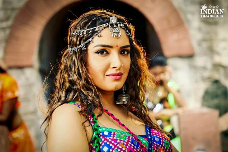Amrapali Dubey Mesmerizes In Her New Dance Number Love Ke Liye Boyfriend Chahiye