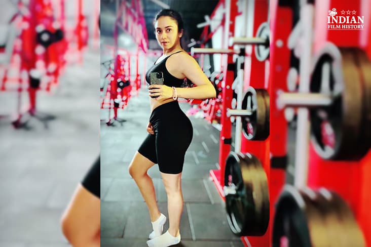 Amruta Khanvilkar Motivates Fans To Stay Healthy During Lockdown