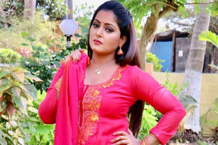 Anjana Singh Enthralls Her Fans In Patna