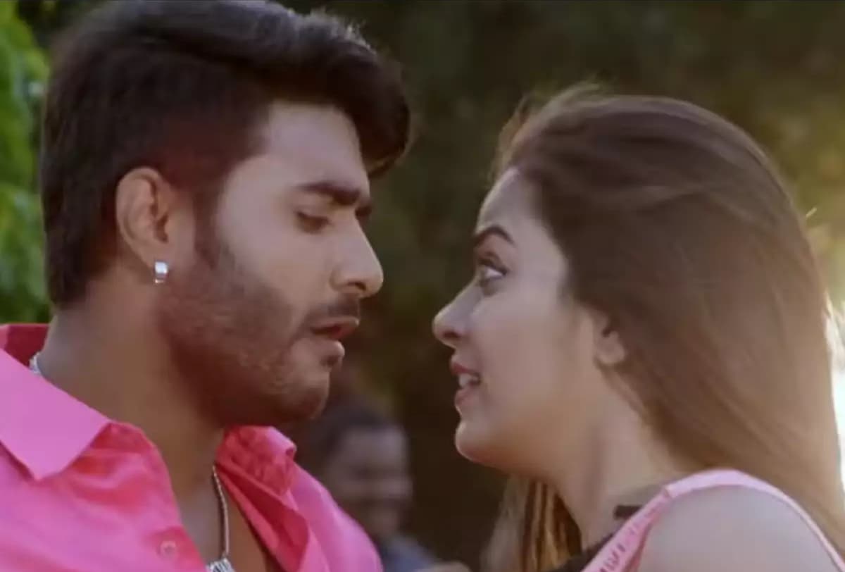 Apne Se Palang Hila La song released from Nayak