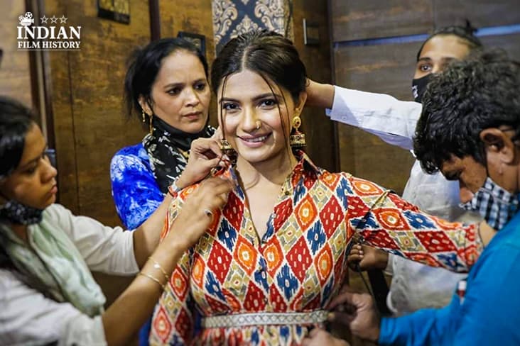Bhakti Kubavat Looks Stunning In This BTS Picture From Her Film Jessu Jordaar