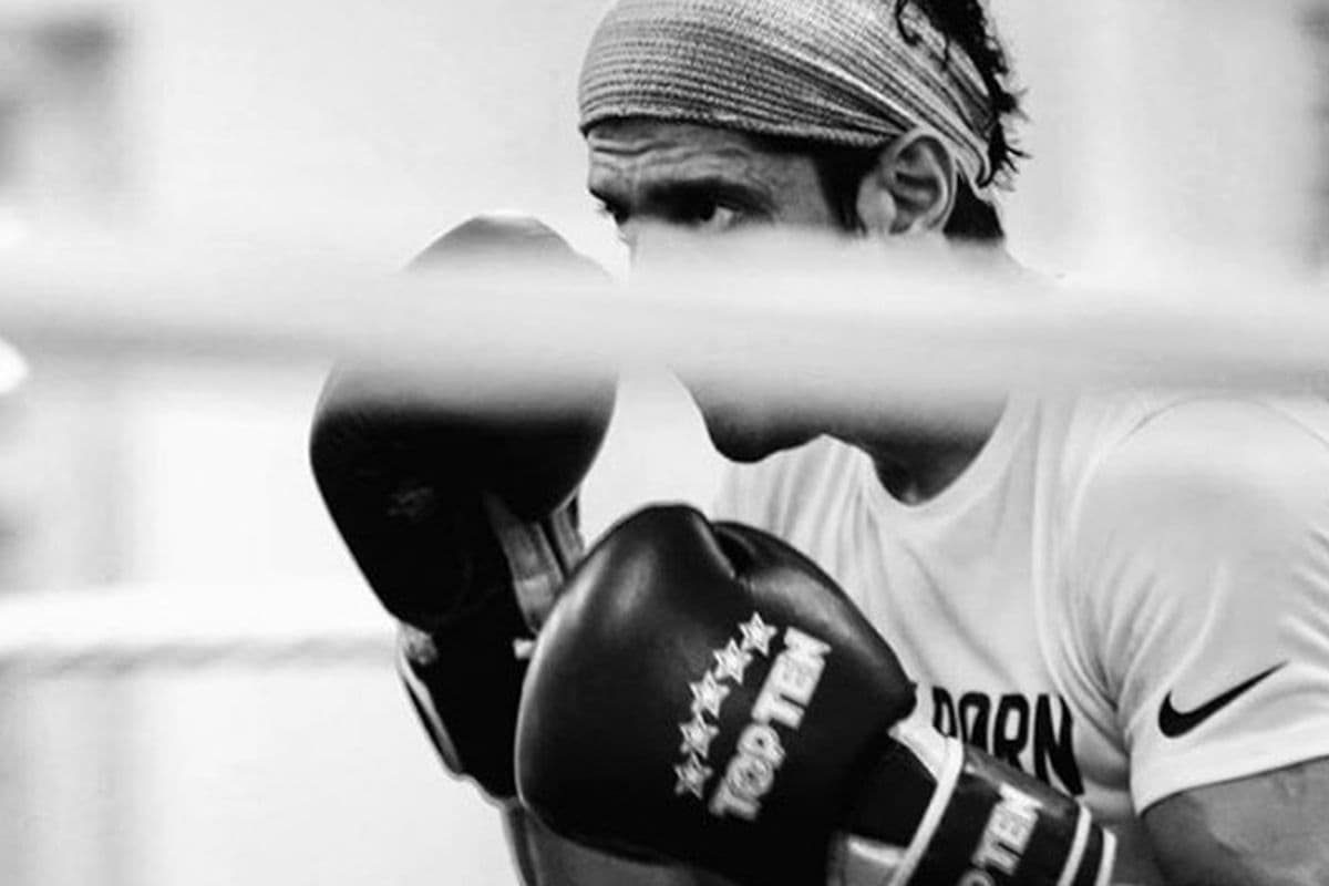 Farhan Akhtar shares a picture of his boxing training in Toofan