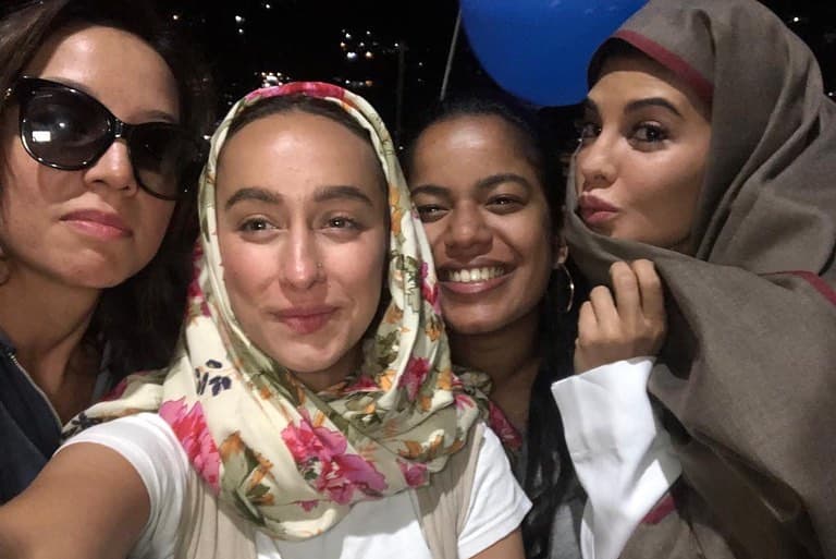 Jacqueline Fernandez Has A Momo Adventure