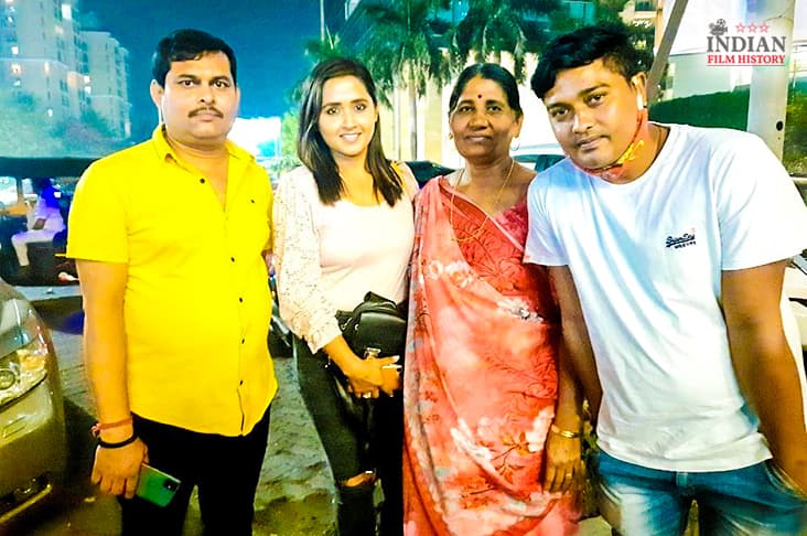 Kajal Raghwani Signs Prajatantra' And 'Dunga Opposite Ritesh Pandey