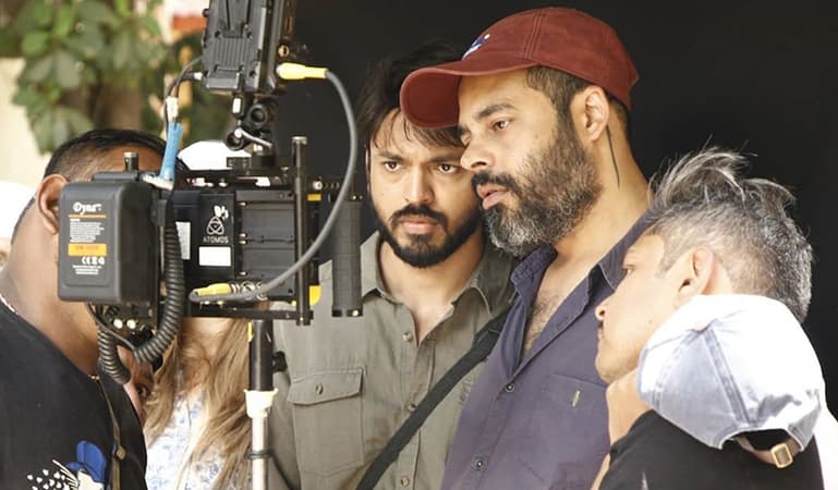 Lalit Prabhakar reminisces his shoot days with this BTS picture of Medium Spicy