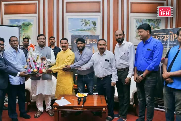 Maharashtra Cabinet Minister Sudhir Mungantiwar Unveiled The Motion Poster Of The Film Satyashodhak Starring Sandeep Kulkarni And Rajshri Deshpande