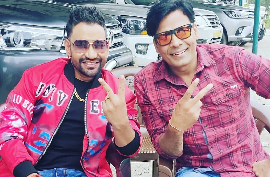 Nirahua Shares A BTS Picture Of 'Romeo Raja'