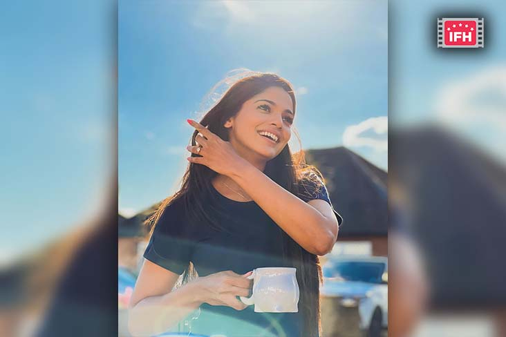 Pooja Sawant Enjoys The Sunshine In A BTS Picture From Lokesh Gupte’s Upcoming Film ‘Congratulations’