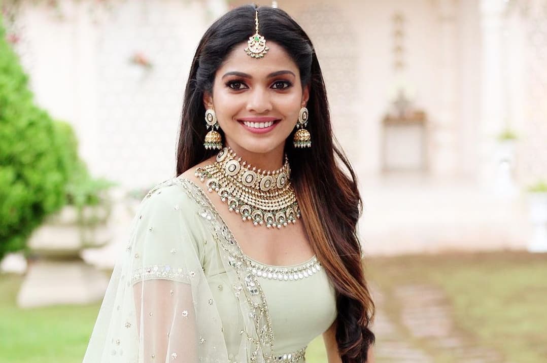 Pooja Sawant stuns in her festive look