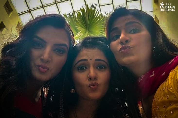 Poonam Dubey Shares A Fun BTS Picture On Sets Of Kallu Ki Dulhania