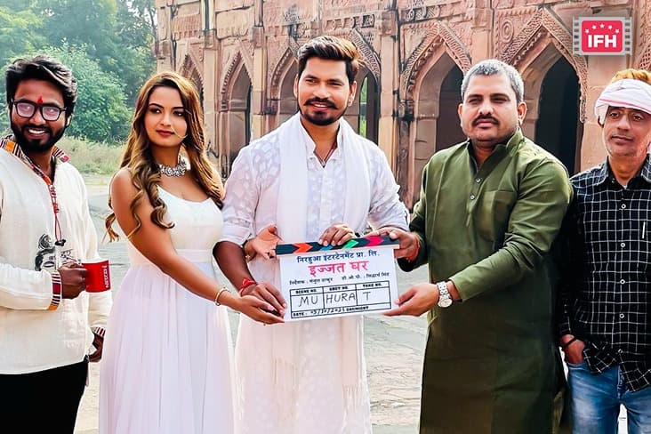 Pravesh Lal Yadav Shares A BTS Picture Of Film ‘Izzat Ghar’ With Leading Lady Neelam Giri