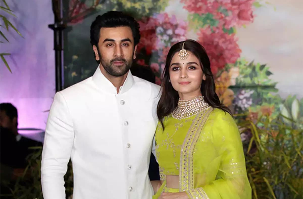 Ranbir Kapoor And Alia Bhatt To Live Together