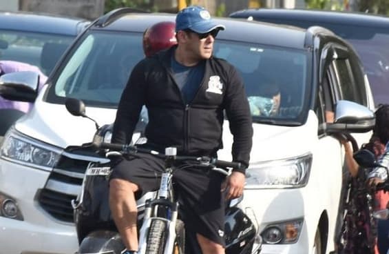 Salman Khan Accused Of Snatching A Fan’s Phone