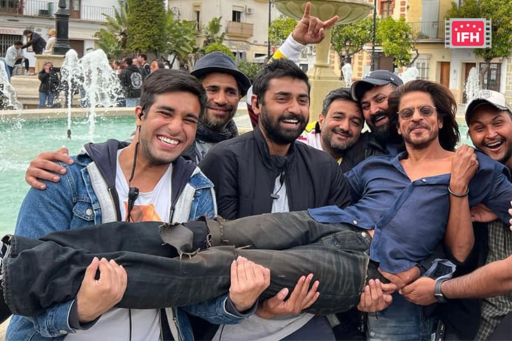 Shah Rukh Khan's Unseen Picture From Pathaan Goes Gaga Over The Internet