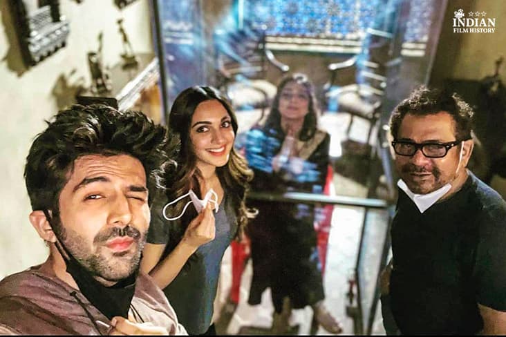 Tabu Begins Filming For Bhool Bhulaiyaa 2, Brings Her Own Portable z++ Biobubble