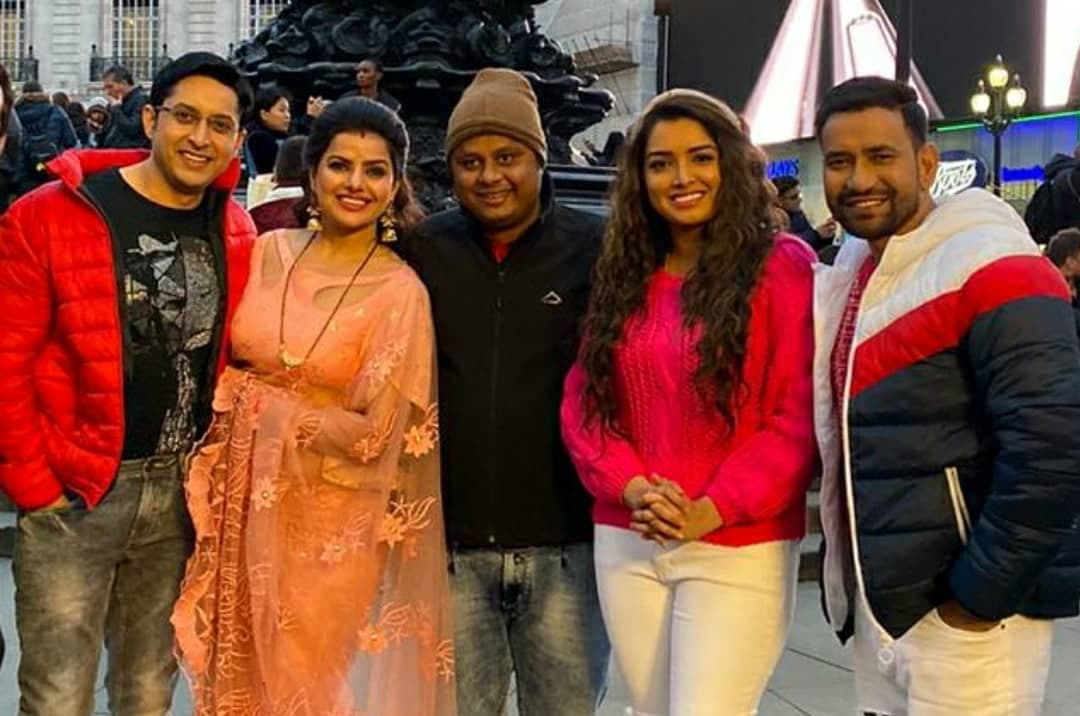 Team Dulha Hindustani pose for pictures in London