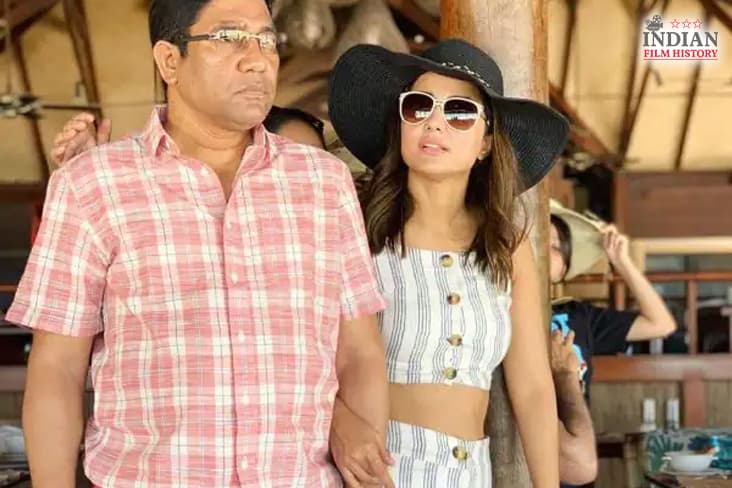 Television Actress Hina Khan’s Father Passes Away