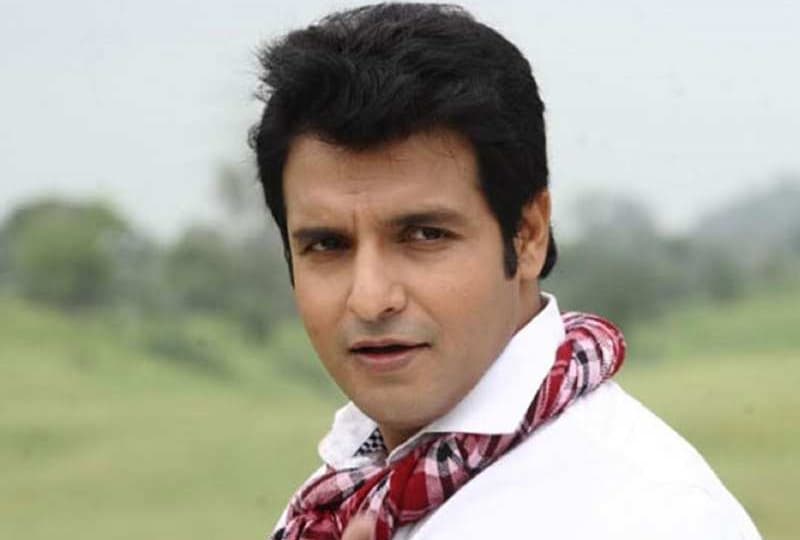 Vinay Anand shows his dancing skills