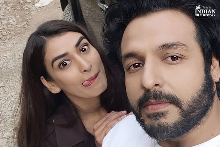 Vinay Anand Takes Time Off To Pose For A Selfie With Co-Star Manmeet Kaur