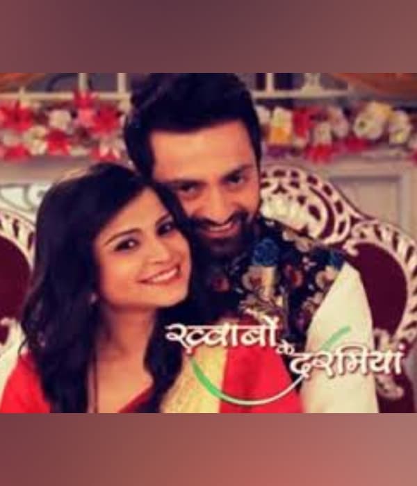 Khwabon Ke Darmiyaan (2014) poster