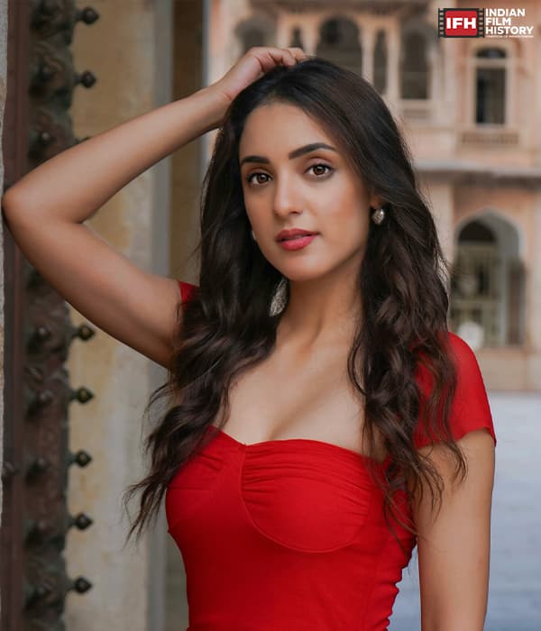 Kanikka Kapur — Actress