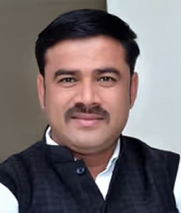 Ramesh S Paravinaikar — Actor