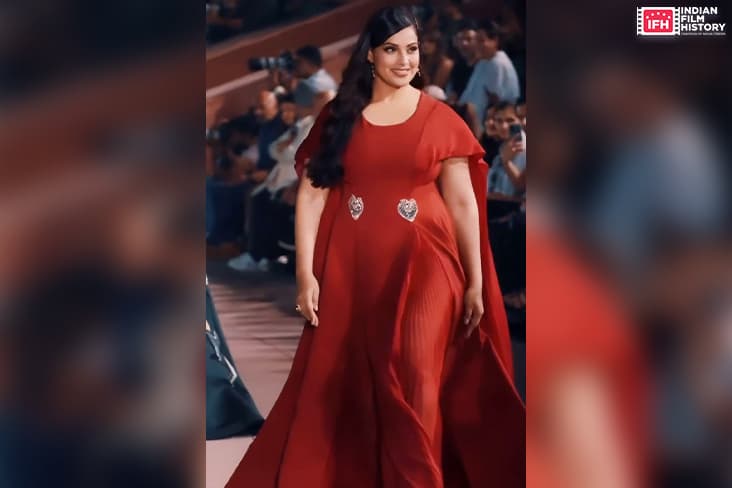 Bipasha Basu Steals The Show At Lakme Fashion Week, Fans In Awe