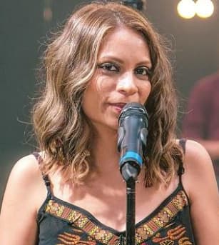 Bianca Gomes — Singer