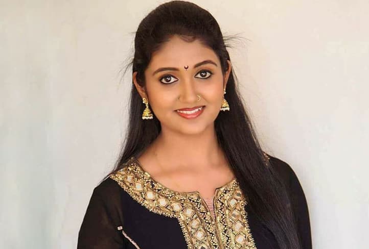 ‘Sairat’ Actress Rinku Rajguru Scores 82% In 12th
