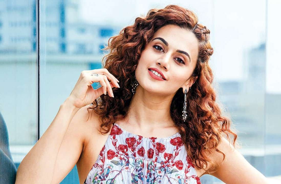 Taapsee Pannu Turns Stand-up Comedian